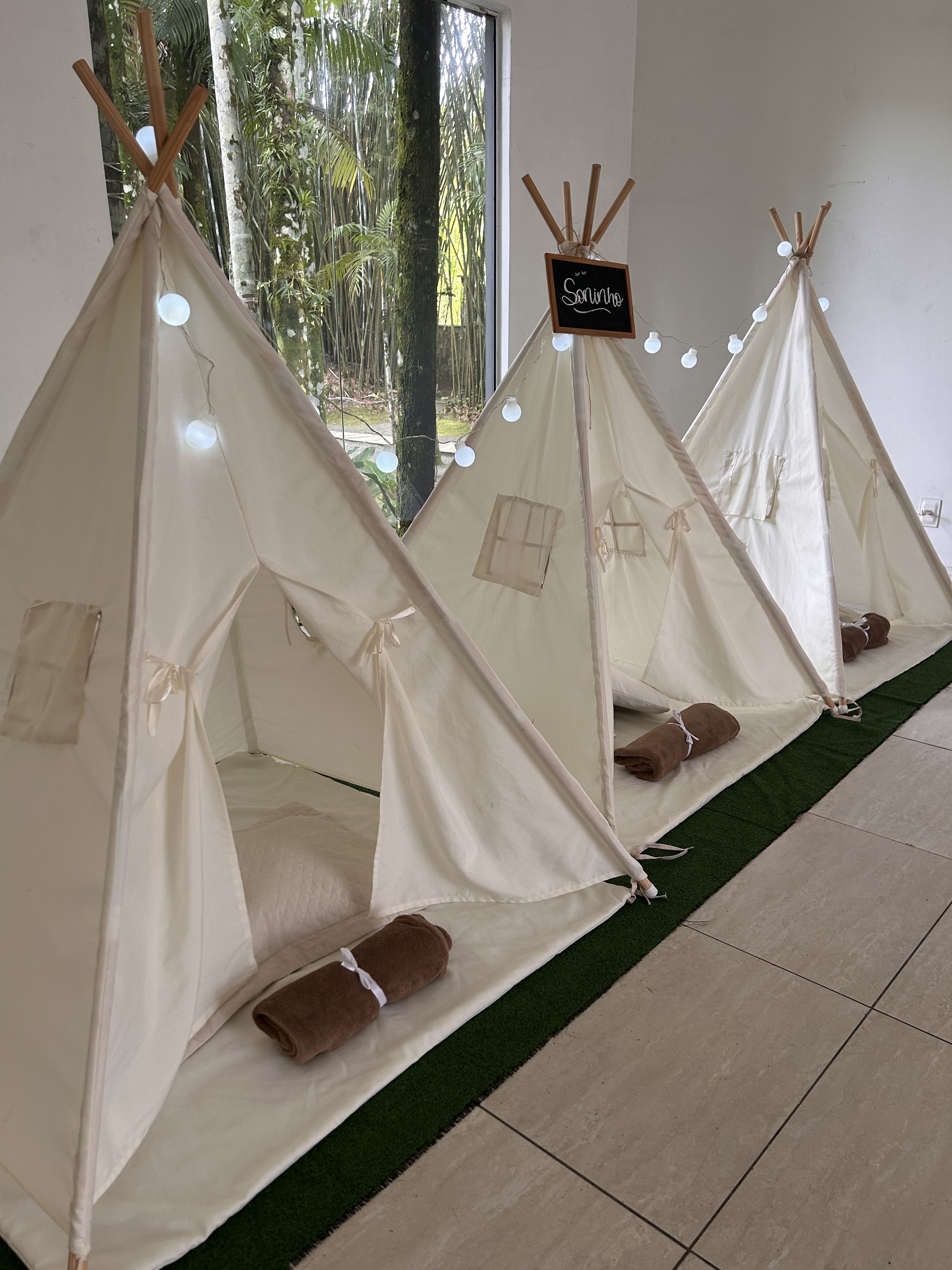 Recreação infantil em casamento em Joinville com cabanas e tendas